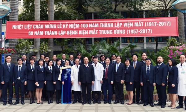Thủ tướng Nguyễn Xuân Phúc dự  lễ kỷ niệm  100 năm thành lập Viện Mắt